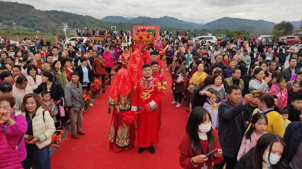 旅游结婚还用拜天地吗,旅游结婚与传统习俗，拜天地是否依然必要？高速响应方案规划与现代化进程中的传统融合——Deluxe16.57.26视角,权威评估解析_Plus33.97.80